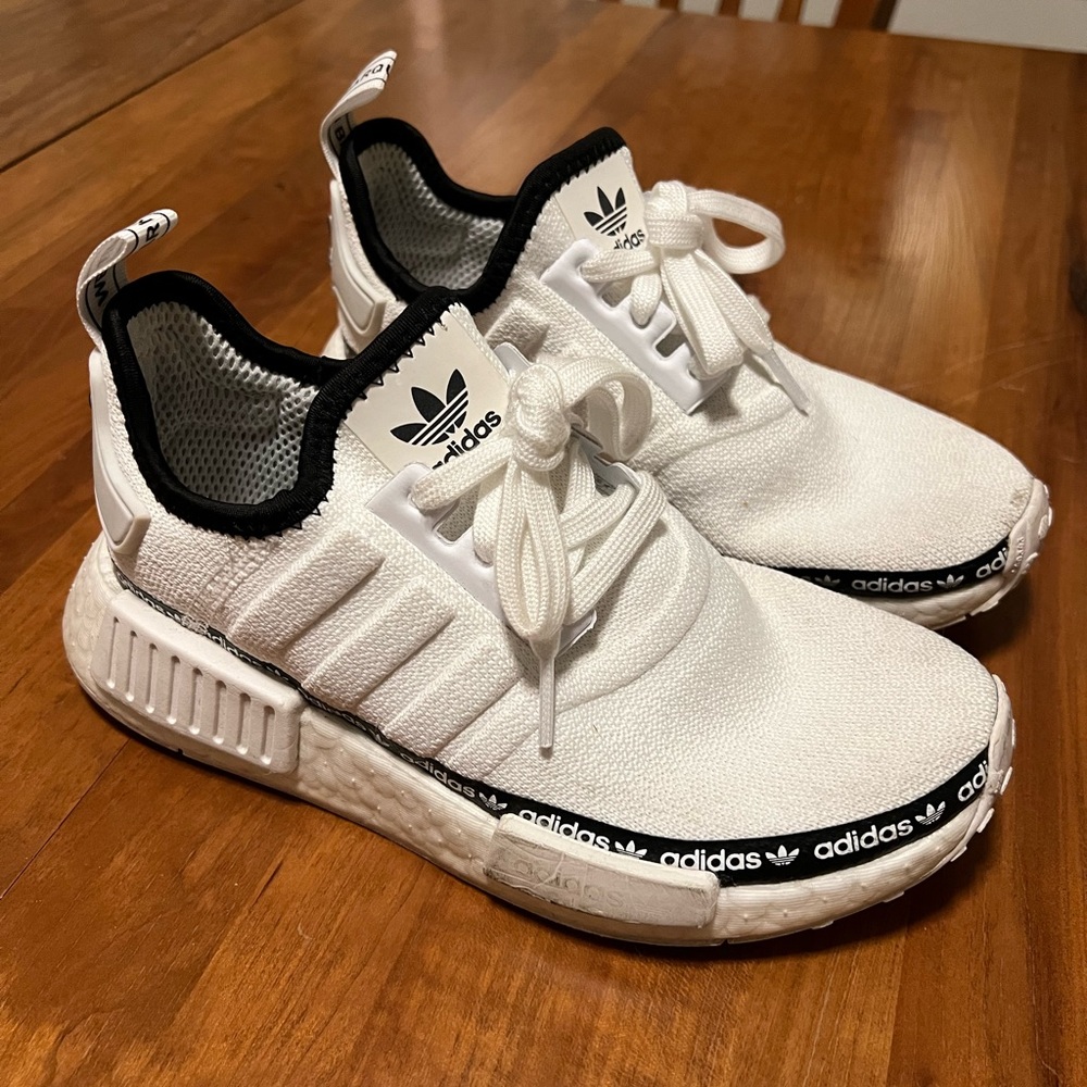 Women’s Adidas Boost La Marque Aux 3 Bandes Sneakers